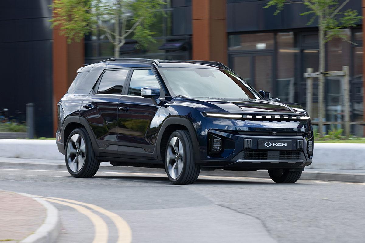 KGM Torres Full Hybrid, noul model de SUV care amenință Dacia