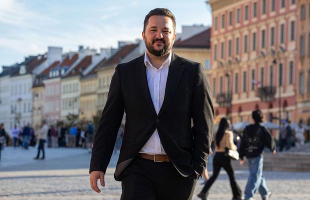 „Salariile sunt cu 20-30% mai mari aici! Poate mai mult!” » Un român stabilit de 7 ani în Varșovia compară Polonia și România: „Ei n-au treabă să muncească”