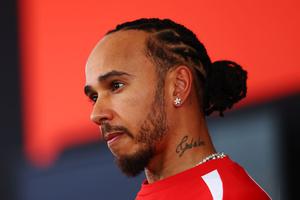 Lewis Hamilton îl numește „un lider fantastic” pe Fred Vasseur, dar spune că e nevoie de schimbări în conducerea Ferrari