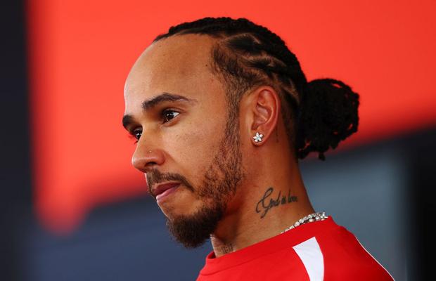Lewis Hamilton îl numește „un lider fantastic” pe Fred Vasseur, dar spune că e nevoie de schimbări în conducerea Ferrari