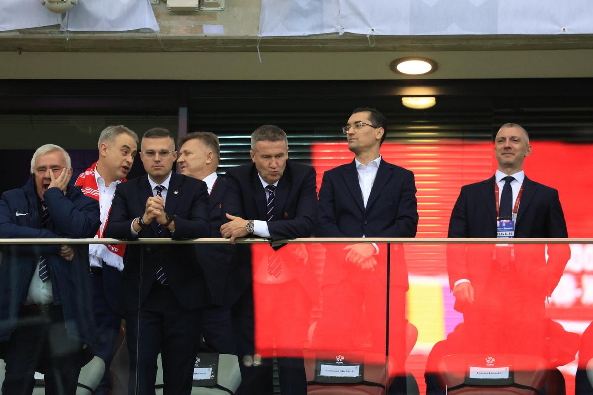 Reacția lui Răzvan Burleanu la golul de 4-0 din Polonia - România, în timp ce 1.000 de români îi cereau demisia