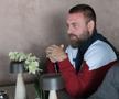 Daniele De Rossi, în vizită la sediul Mobexert din București, înaintea partidei amicale Rapid - Genoa. Diana și Dan Șucu au primit delegația italienilor. Foto: Andrei Furnigă, GSP