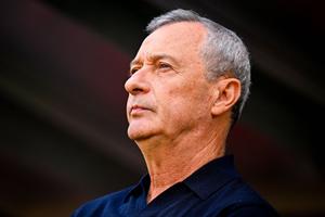 „Nu îşi dă seama că este la echipa naţională” » Mircea Rednic nu l-a menajat pe Hagi înaintea meciului cu Polonia + Jucătorul cerut titular