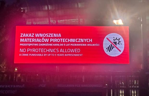 Mesajul găsit de fanii români la porțile arenei, înainte de Polonia - România