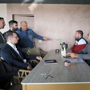 Daniele De Rossi, în vizită la sediul Mobexert din București, înaintea partidei amicale Rapid - Genoa. Diana și Dan Șucu au primit delegația italienilor. Foto: Andrei Furnigă, GSP