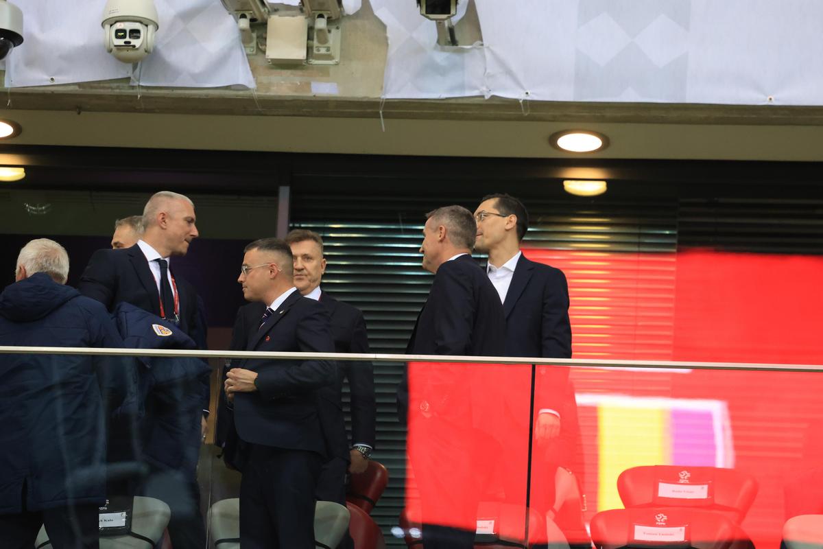 Reacția lui Răzvan Burleanu la golul de 4-0 din Polonia - România, în timp ce 1.000 de români îi cereau demisia