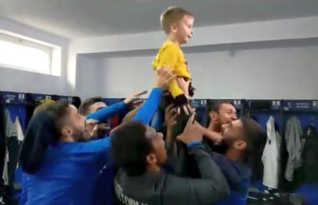 VIDEO Distracție în vestiarul Viitorului după ce victoria contra Chindiei! Au preluat jocul de la marile cluburi europene