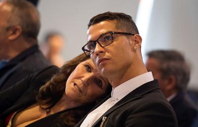 Mama lui Cristiano Ronaldo consideră că portughezul a fost nedreptățit: „Mafia din fotbal l-a împiedicat pe fiul meu să câștige mai multe Baloane de Aur!”