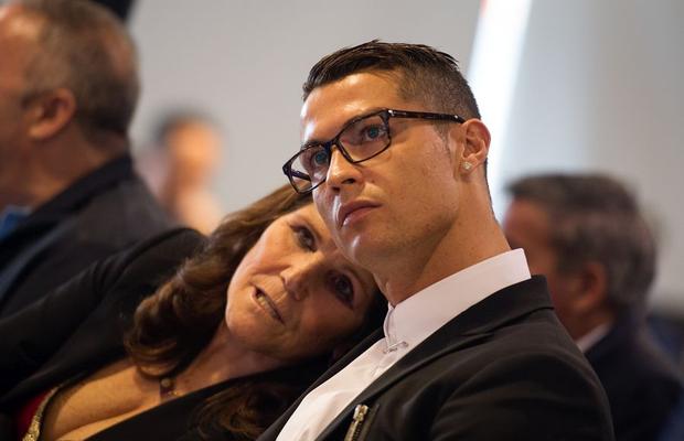 Mama lui Cristiano Ronaldo consideră că portughezul a fost nedreptățit: „Mafia din fotbal l-a împiedicat pe fiul meu să câștige mai multe Baloane de Aur!”