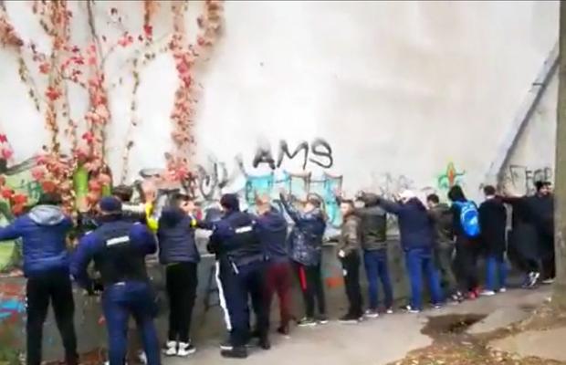 PETROLUL - POLI TIMIȘOARA 1-0 // VIDEO Bătaie ca în filme între fanii ploieșteni și cei ai Rapidului și ai lui Poli » 91 de persoane reținute de Jandarmeria Prahova