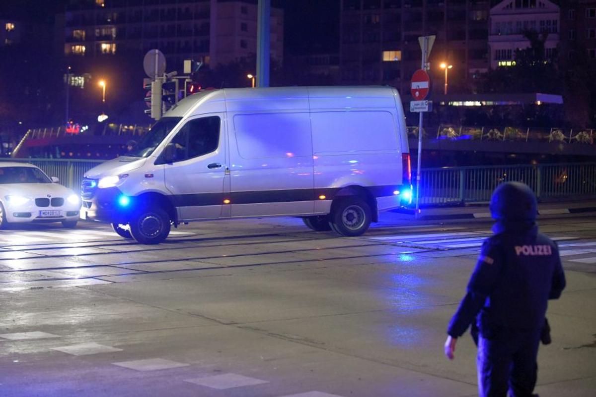 Atac terorist la Viena. Doi morți, 15 răniți » Cancelarul Austriei: „Un atac terorist dezgustător”