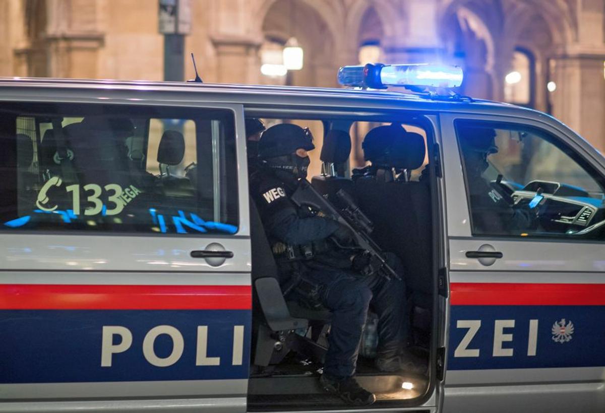 Atac terorist la Viena. Doi morți, 15 răniți » Cancelarul Austriei: „Un atac terorist dezgustător”