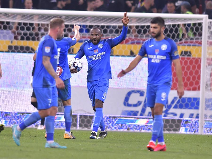 Joacă în Liga 1 și a intrat pe locul 12 în topul mondial al celor mai multe driblinguri reușite în acest sezon!
