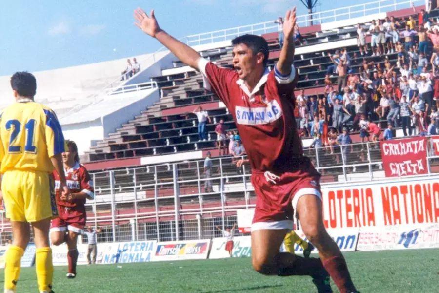 Iulian Chiriță, în tricoul Rapidului Poveștile lui Iulian Chiriță, fost fotbalist de Mondiale: „Am stat cu cei mai mari interlopi. Zici că eram prinț și cerșetor” + pentru ce a făcut închisoare și ce cadou a primit de la Fane Spoitoru