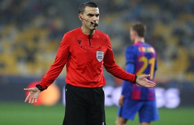 Ovidiu Hațegan, implicat în două faze ciudate în Dinamo Kiev - Barcelona! Ce i-a reproșat Busquets