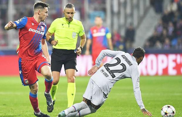 Presa din Spania e împărțită, după prestaţia lui Radu Petrescu în Viktoria Plzen - Barcelona: „Arbitraj corect” vs „Slab”