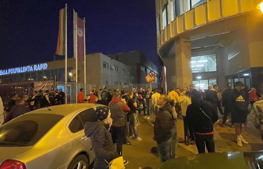 Imagini surprinse în Giulești de reporterii GSP.ro Rapidiștii sunt gata pentru derby-ul cu FCSB: „Nici nu contează dacă ei au sau n-au antrenor” + Câte bilete au giuleștenii la dispoziție