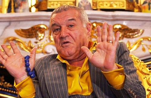 Motivând de ce nu a luat legătura direct cu Florentin Pandele pentru a negocia venirea lui Liviu Ciobotariu la FCSB, Gigi Becali a dezvăluit ce comunicare anevoioasă are cu finul lui.