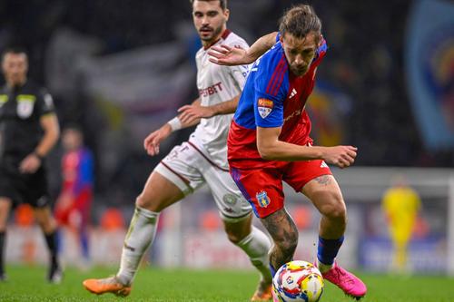 Cluburile din România folosesc badge-ul „Cupa României Betano” abia din faza sferturilor de finală. Până atunci, adică în tururile preliminare și în grupe, fiecare club joacă având tricouri imprimate cu numele și sponsorul aferent ligii din care provine.
