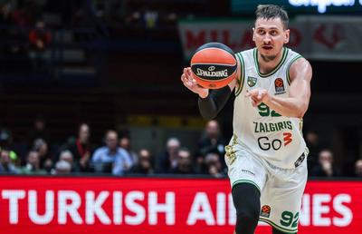 Moment dramatic la un joc din Euroligă: un fan a fost resuscitat timp de peste 20 de minute » „De ce nu s-a oprit meciul?”