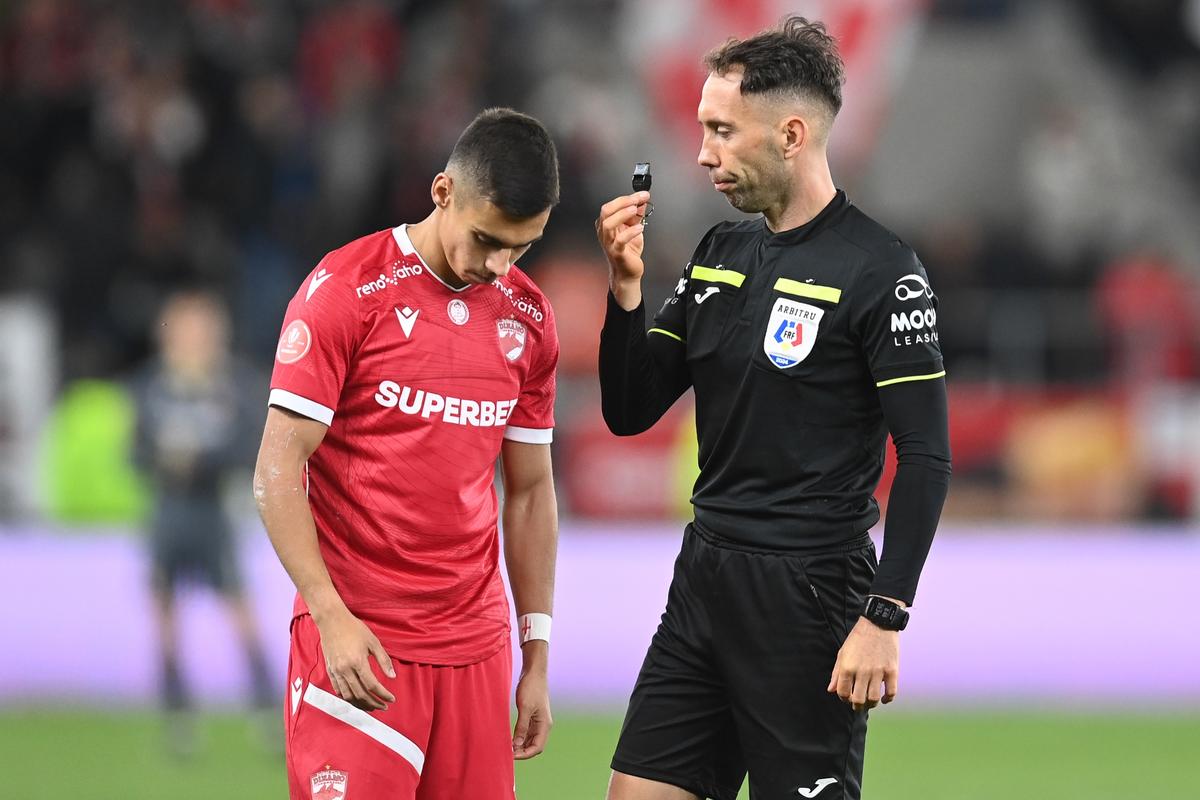 Mircea Rednic, exploziv: „Dinamo NU arată de play-off!” + atacă arbitrajul: „A fost o nebuloasă! Ne-a ținut un «speech» la început”