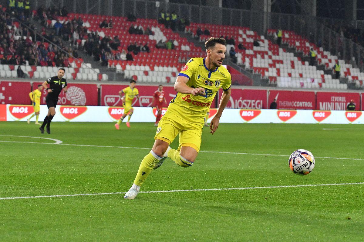 Sepsi - Petrolul, meci cu desfășurare inimaginabilă în Superligă »„Lupii” milostivi și-au iertat prada: gazdele au dat lovitura în minutul 89, jucând cu 2 fotbaliști mai puțin
