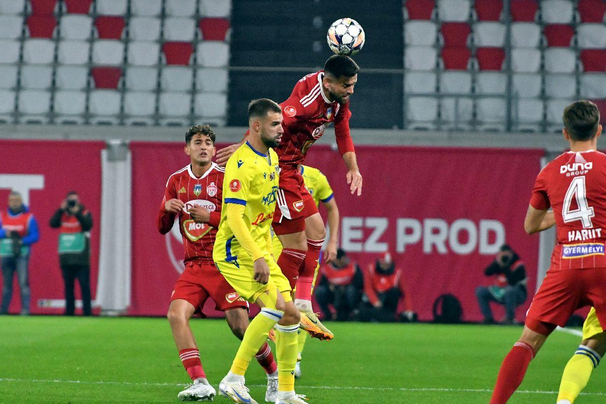 Sepsi - Petrolul, meci cu desfășurare inimaginabilă în Superligă »„Lupii” milostivi și-au iertat prada: gazdele au dat lovitura în minutul 89, jucând cu 2 fotbaliști mai puțin