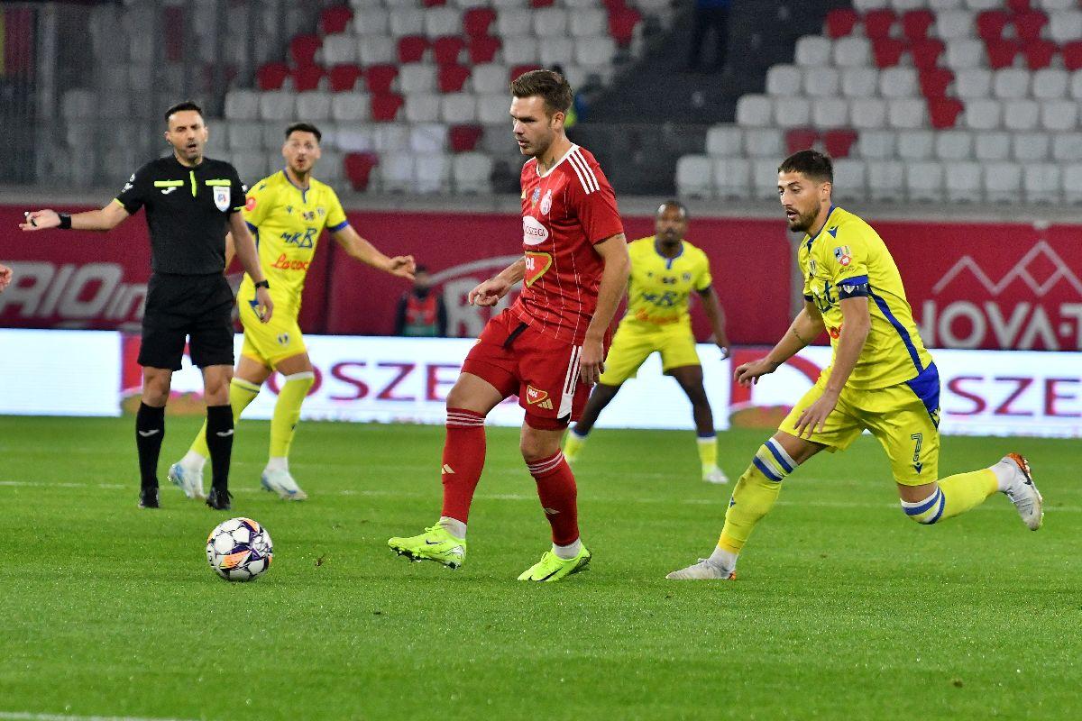 Sepsi - Petrolul, meci cu desfășurare inimaginabilă în Superligă »„Lupii” milostivi și-au iertat prada: gazdele au dat lovitura în minutul 89, jucând cu 2 fotbaliști mai puțin