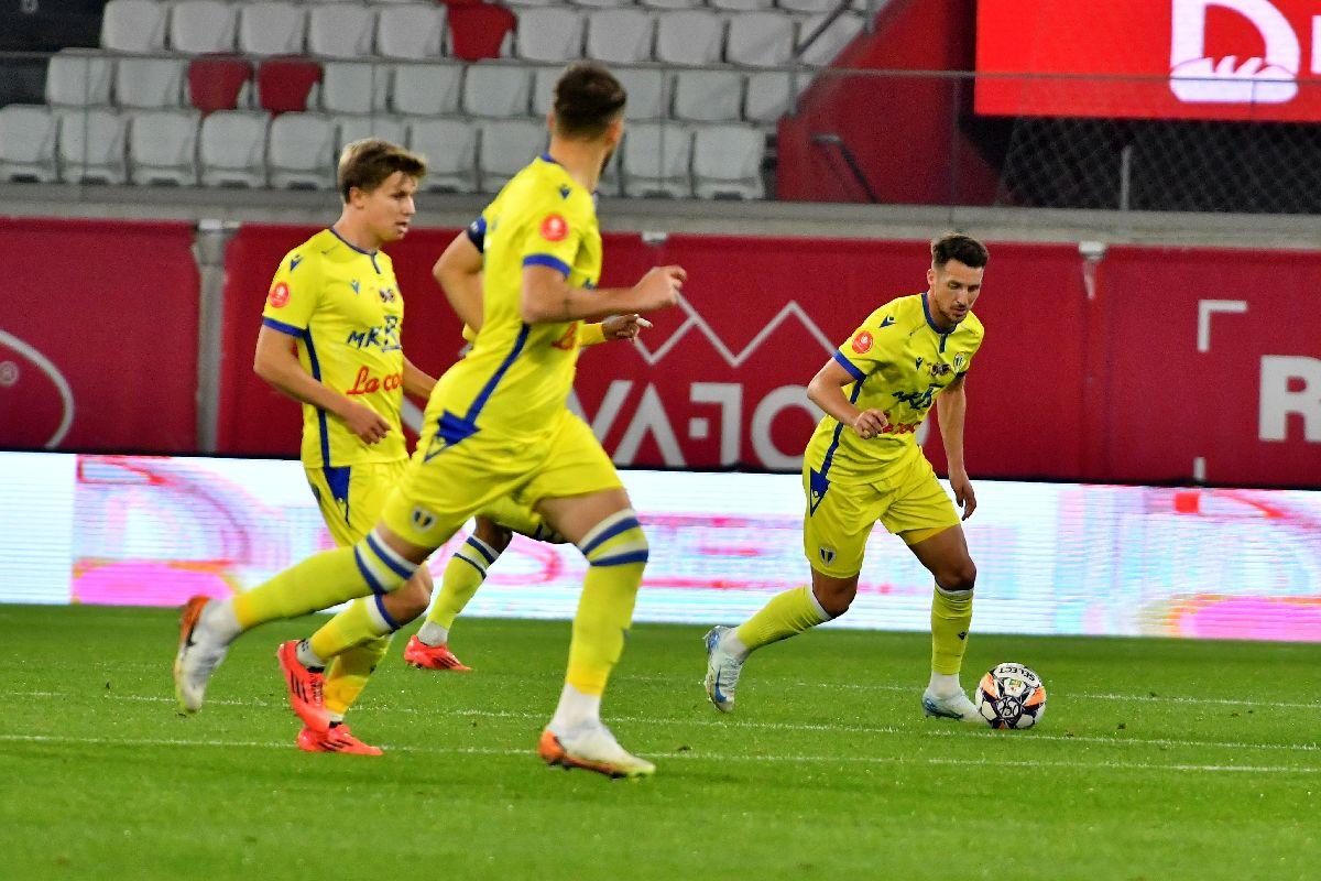 Sepsi - Petrolul, meci cu desfășurare inimaginabilă în Superligă »„Lupii” milostivi și-au iertat prada: gazdele au dat lovitura în minutul 89, jucând cu 2 fotbaliști mai puțin