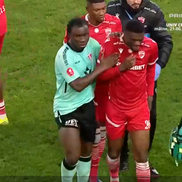 Josue Homawoo, accidentat în Dinamo - UTA Arad, foto: captură Prima Sport
