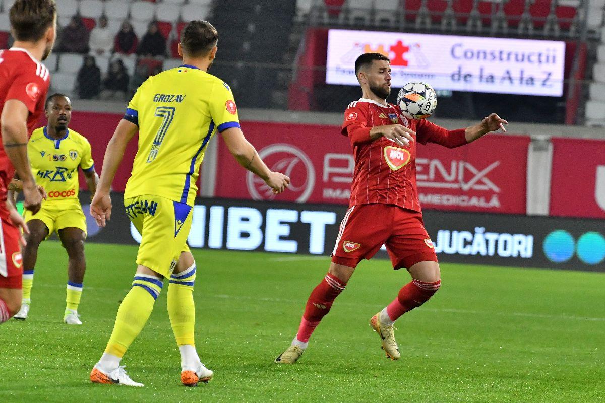 Sepsi - Petrolul, meci cu desfășurare inimaginabilă în Superligă »„Lupii” milostivi și-au iertat prada: gazdele au dat lovitura în minutul 89, jucând cu 2 fotbaliști mai puțin