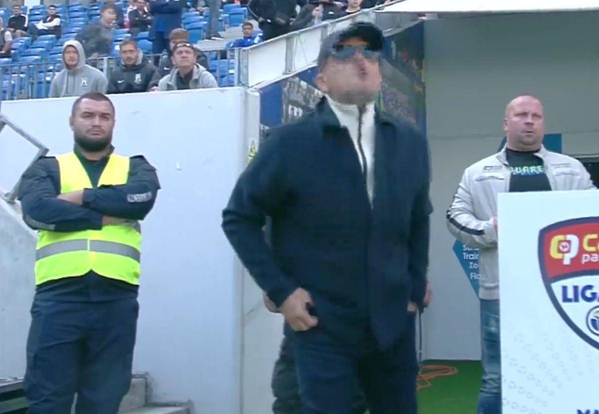NEVEROSIMIL! Adrian Mititelu a intrat pe teren, a vrut să scoată echipa și a urlat la arbitru: „Nemernicule! Tu să ieși afară, tu!”