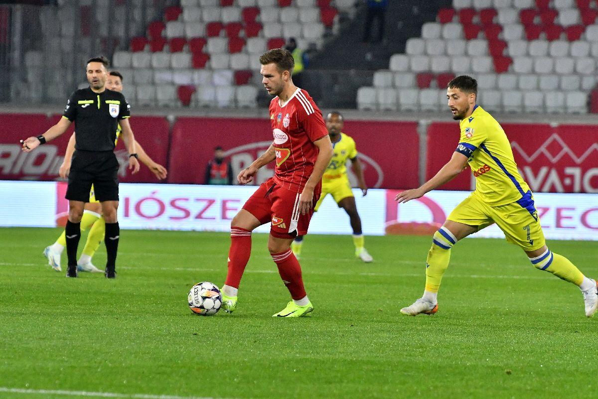 Sepsi - Petrolul, meci cu desfășurare inimaginabilă în Superligă »„Lupii” milostivi și-au iertat prada: gazdele au dat lovitura în minutul 89, jucând cu 2 fotbaliști mai puțin