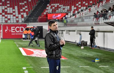 Florin Stîngă și-a „turnat cenușă în cap”, după ce Petrolul a pierdut două puncte cu doi oameni în plus: „Doborâți mental”