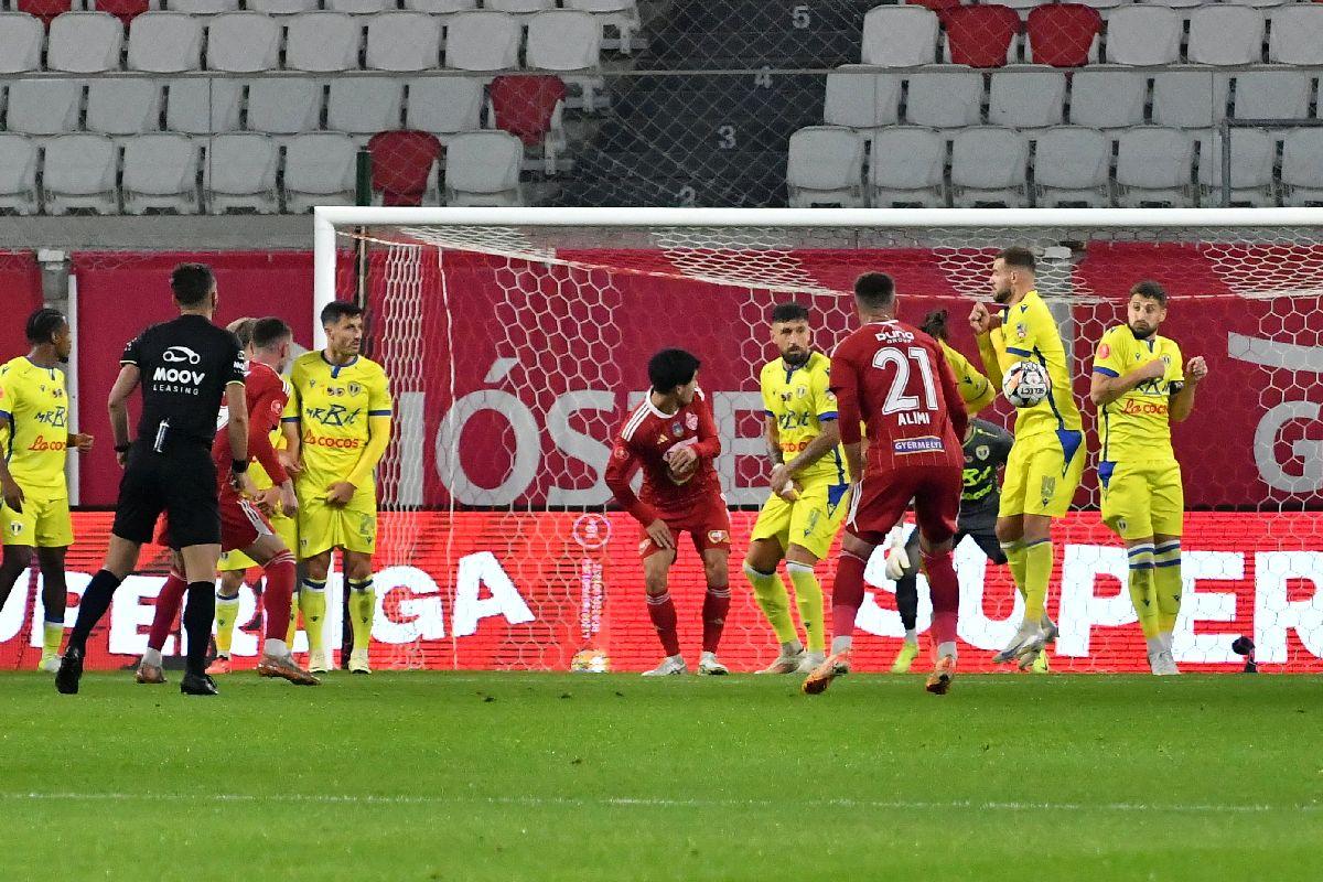 Sepsi - Petrolul, meci cu desfășurare inimaginabilă în Superligă »„Lupii” milostivi și-au iertat prada: gazdele au dat lovitura în minutul 89, jucând cu 2 fotbaliști mai puțin