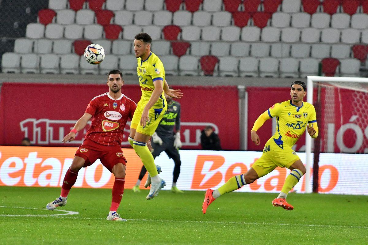 Sepsi - Petrolul, meci cu desfășurare inimaginabilă în Superligă »„Lupii” milostivi și-au iertat prada: gazdele au dat lovitura în minutul 89, jucând cu 2 fotbaliști mai puțin