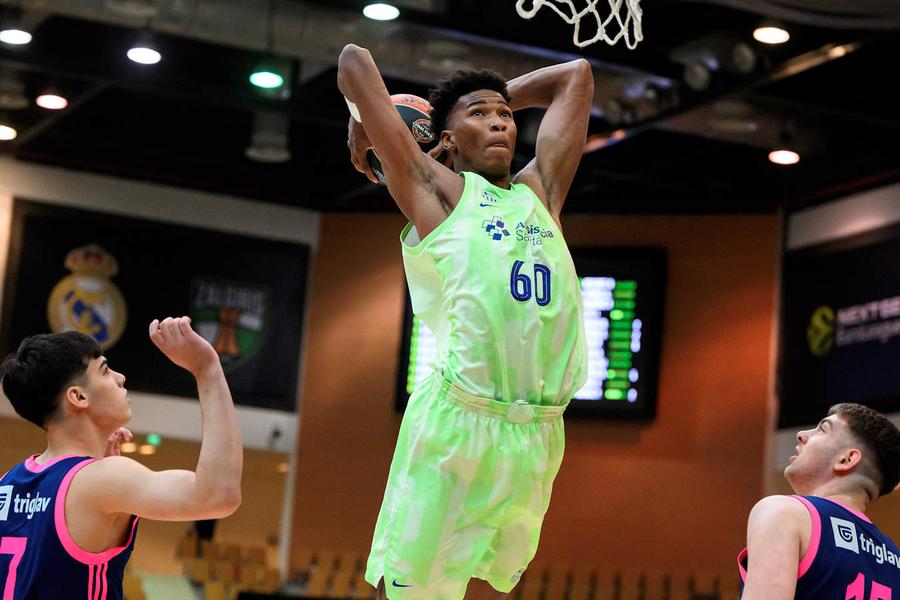 Mohamed Dabone/Foto: euroleaguebasketball.net La 2,10 metri, un puști de 14 ani a făcut spectacol în derby-ul Barcelona - Real Madrid din Liga U22 de baschet