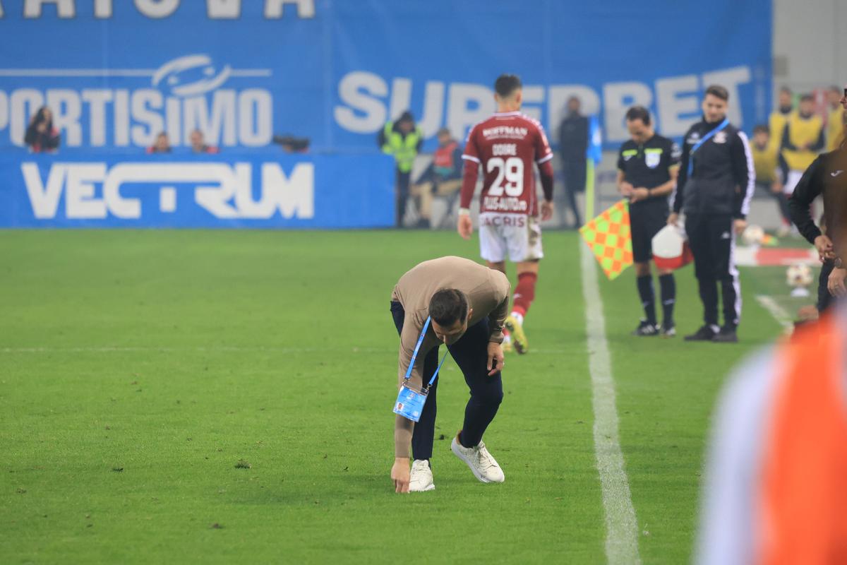 Gesturile lui Mirel Rădoi din Universitatea Craiova - Rapid
