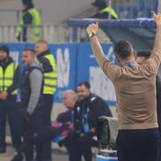 Gesturile lui Mirel Rădoi din Universitatea Craiova - Rapid. FOTO: Ionuț Iordache (GSP.ro)