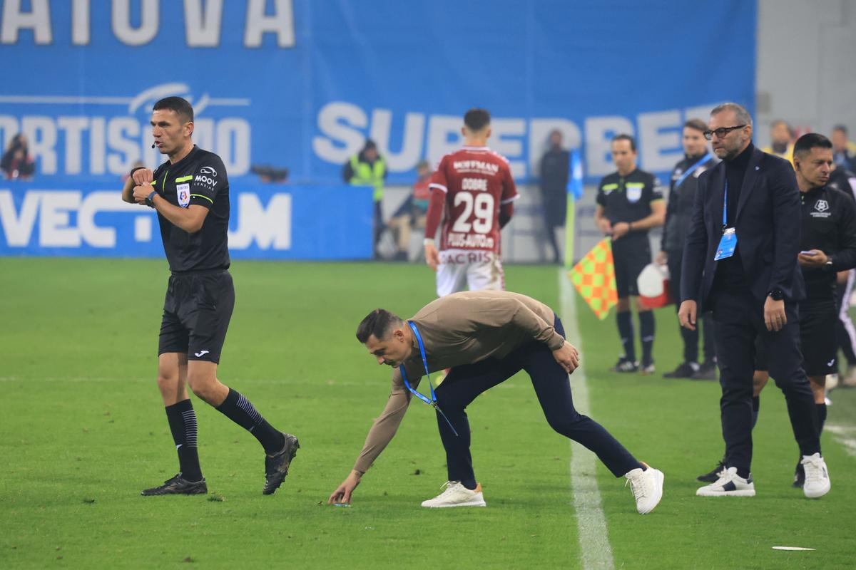 Gesturile lui Mirel Rădoi din Universitatea Craiova - Rapid