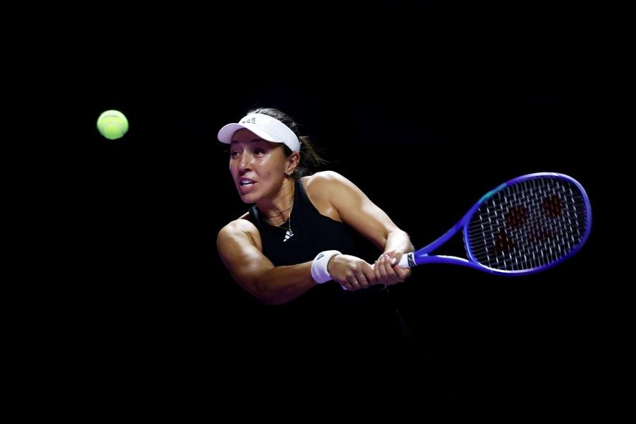 Campioana en-titre, Coco Gauff, debut cu înfrângere la WTA Finals, într-un meci cu 17 duble greșeli și tragere la sorți efectuată de Simona Halep!