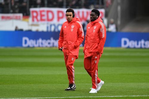 Jamal Musiala (stânga) poate reveni pe teren înainte de sfârșitul anului, anunță directorul sportiv al lui Bayern // FOTO: Getty Images