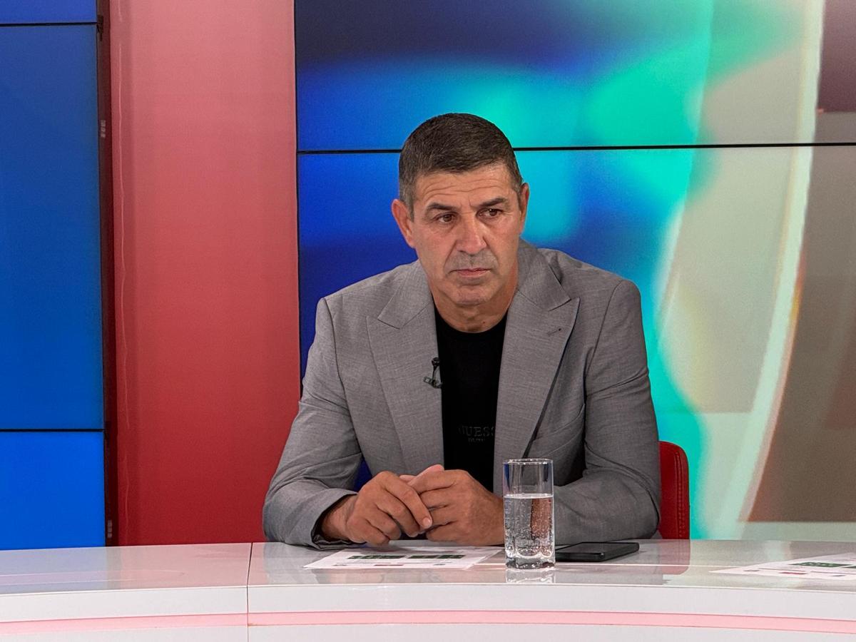 Ce apariție în emisiunea lui Mironică! După ce „a stat ascuns” 10 ani, a venit special de la Caracal pentru a comenta Craiova - Rapid