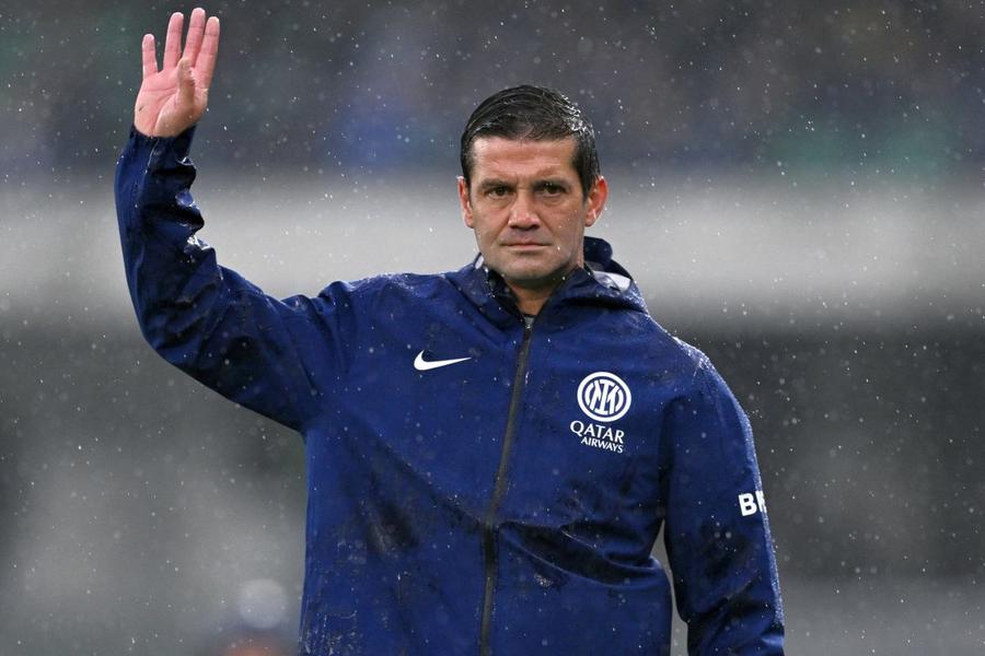 Cristi Chivu, în timpul meciului Verona - Inter/ foto Imago Images Legendarul Fabio Capello a dat verdictul pentru Inter și Cristi Chivu: „Cine e favorită la titlu? Vă spun acum”