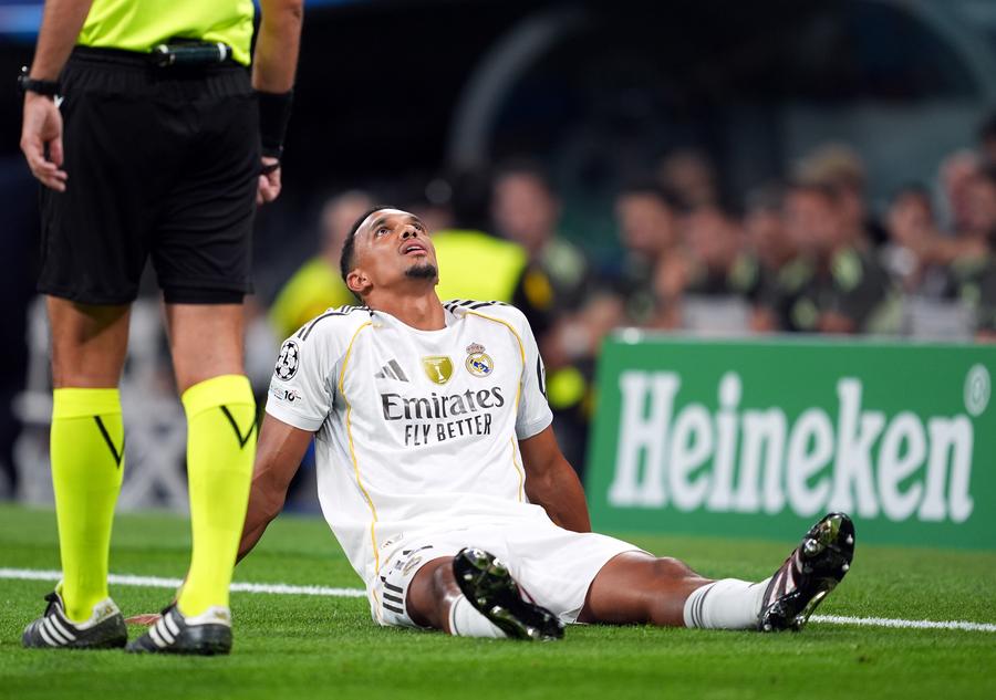Trent Alexander-Arnold, accidentat în Real Madrid - Marseille (2-1) / FOTO: Getty Images Mesajul lui Trent Alexander-Arnold, înaintea revenirii pe Anfield: „Dacă voi înscrie...”