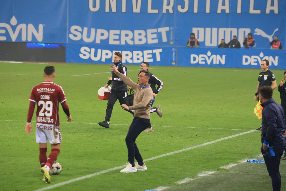 Gesturile lui Mirel Rădoi din Universitatea Craiova - Rapid