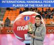 CORESPONDENȚĂ DIN JAPONIA // FOTO Cristina Neagu, premiată în Japonia! Balonul de Aur din handbal e în braţele româncei!