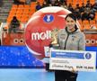 CORESPONDENȚĂ DIN JAPONIA // FOTO Cristina Neagu, premiată în Japonia! Balonul de Aur din handbal e în braţele româncei!