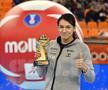 CORESPONDENȚĂ DIN JAPONIA // FOTO Cristina Neagu, premiată în Japonia! Balonul de Aur din handbal e în braţele româncei!