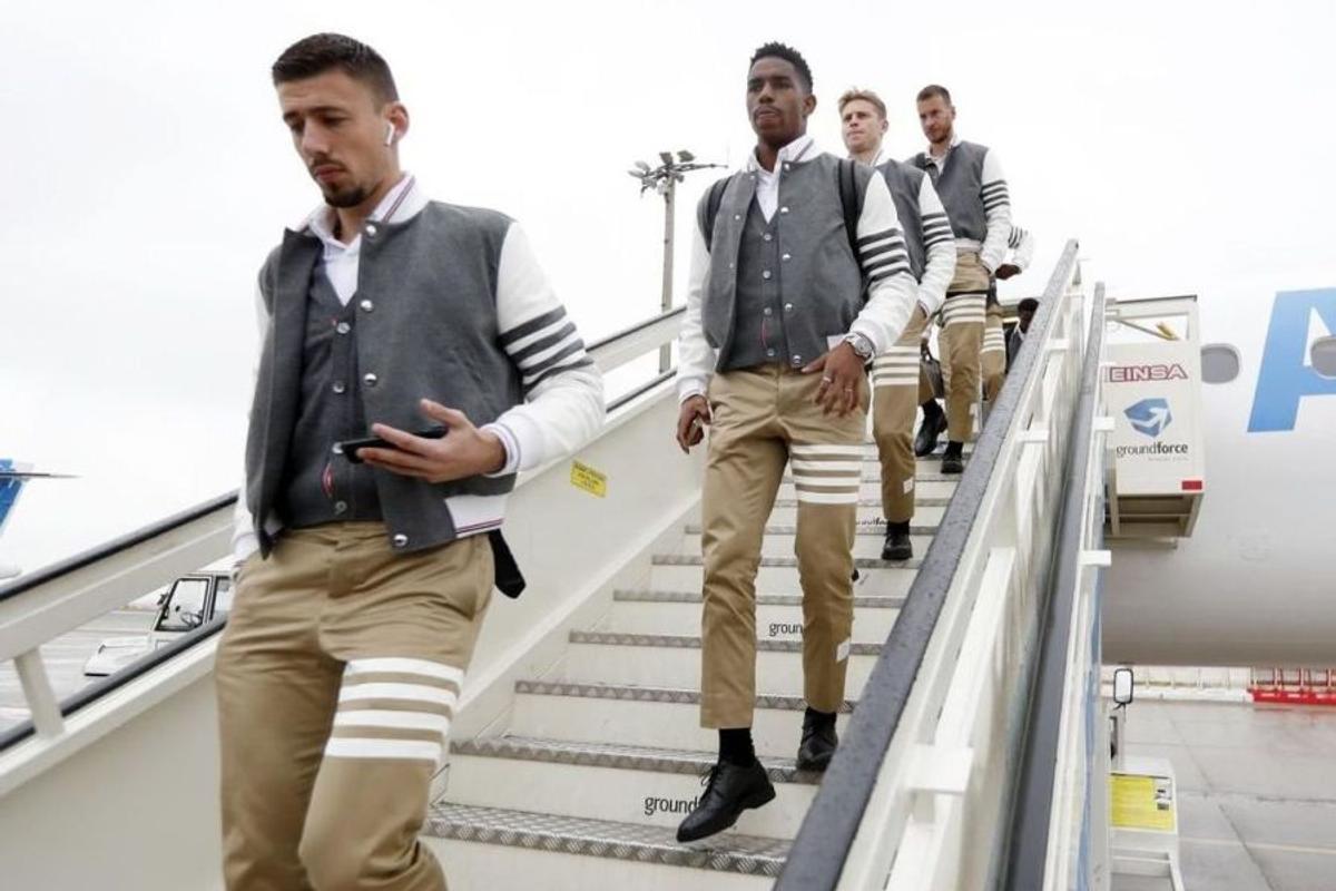 FOTO Barcelona își lansează propria linie de haine casual: prețurile sunt enorme!